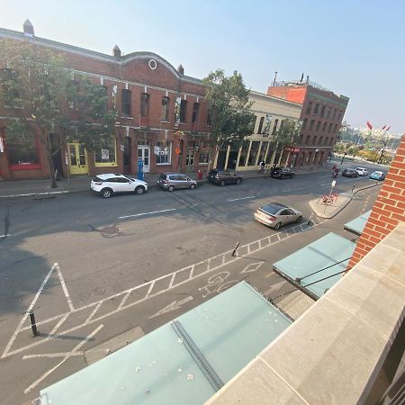 Downtown Heritage Condo With Parking 빅토리아 외부 사진