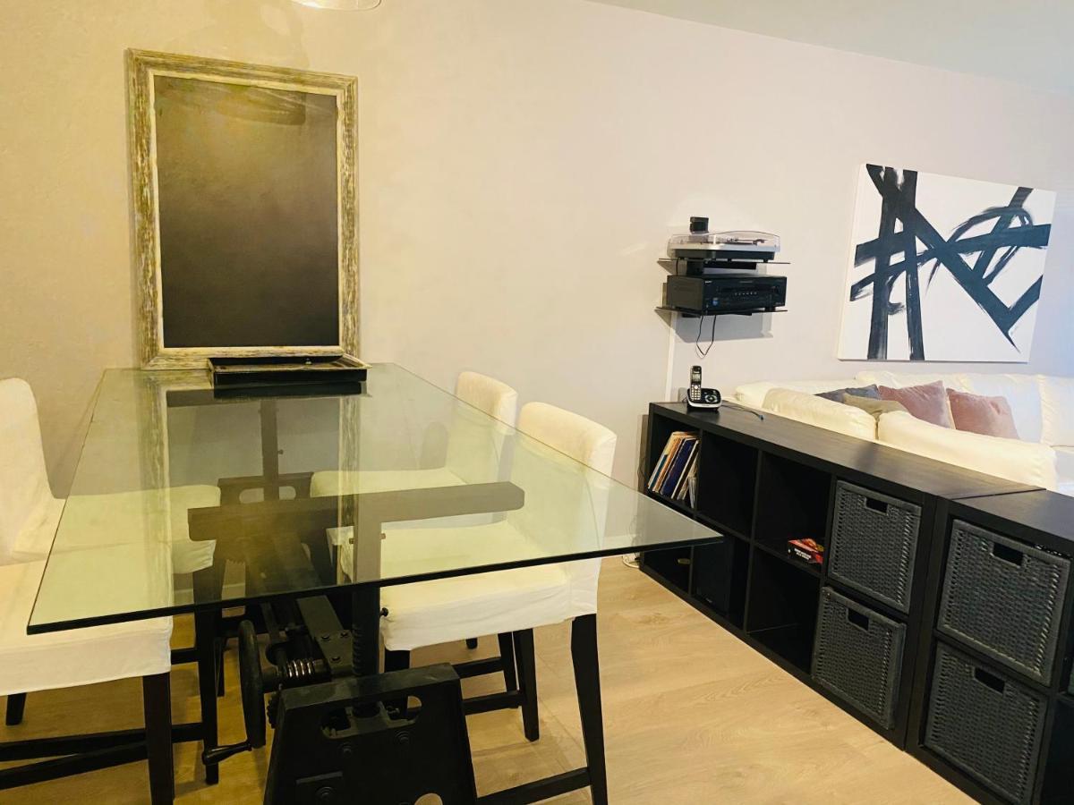 Downtown Heritage Condo With Parking 빅토리아 외부 사진