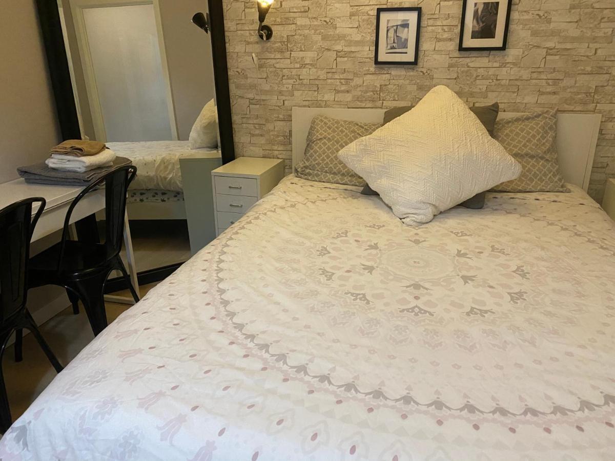 Downtown Heritage Condo With Parking 빅토리아 외부 사진
