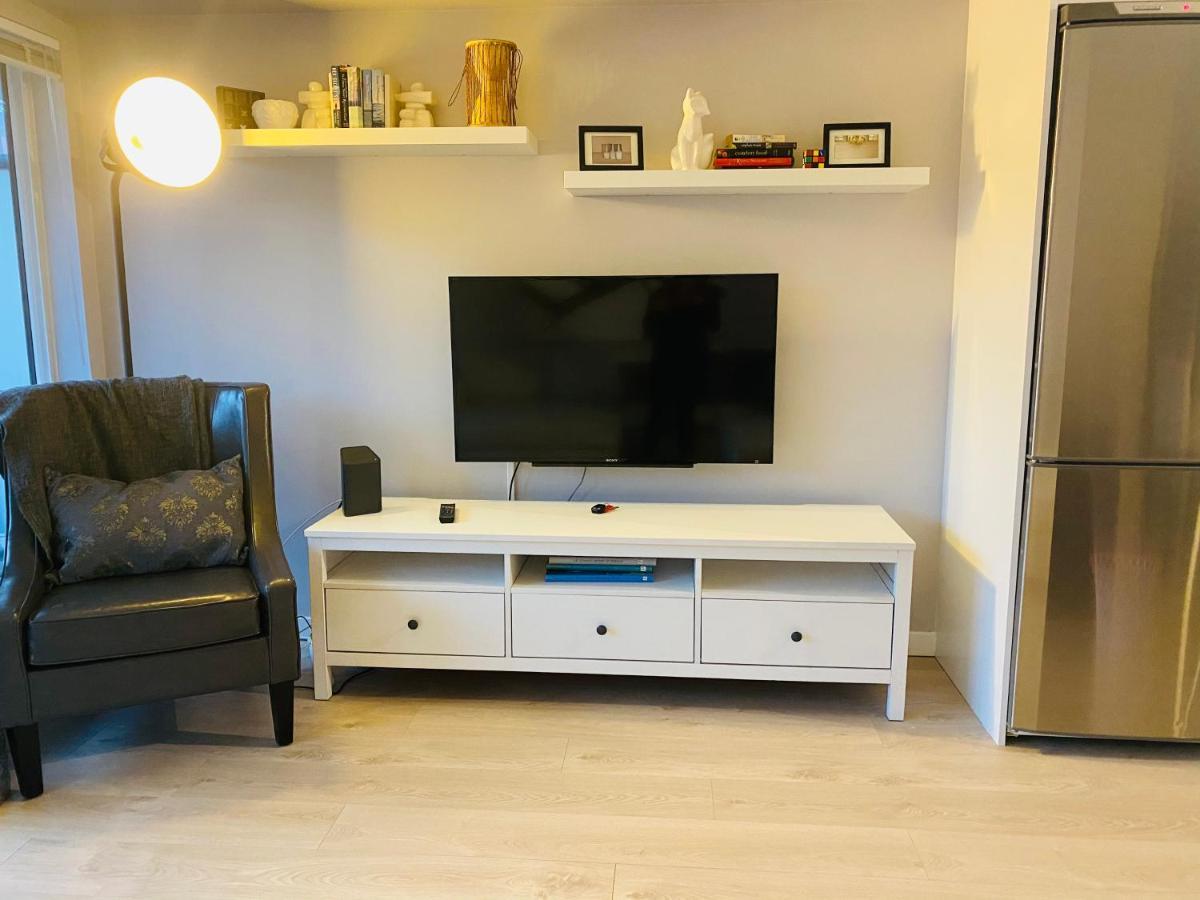 Downtown Heritage Condo With Parking 빅토리아 외부 사진