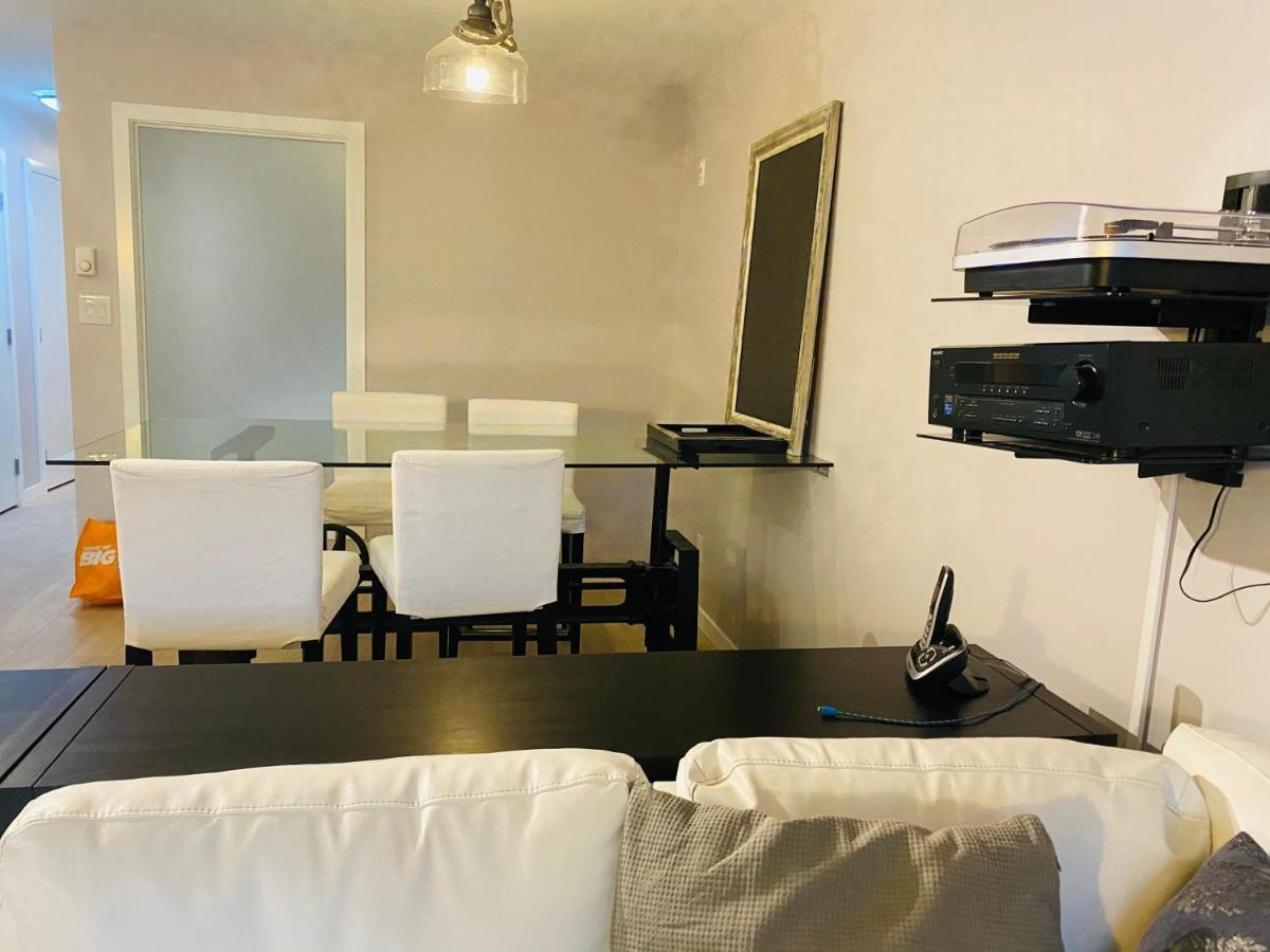 Downtown Heritage Condo With Parking 빅토리아 외부 사진